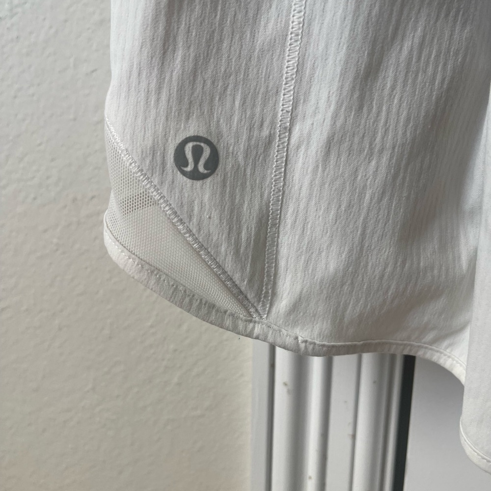 Lululemon white hotty hot high rise lined short 4” - Picture 3 of 3